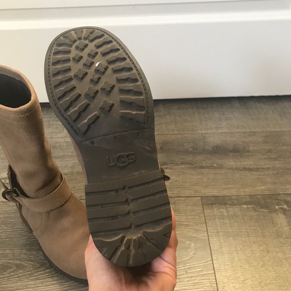 UGG • Suede • Boots - Picture 4 of 6